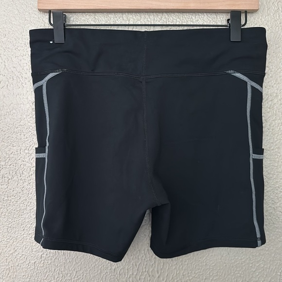 Jordan Nike Women’s Tight Fit Shorts with pockets, Large, Black, Fitted - Picture 3 of 5